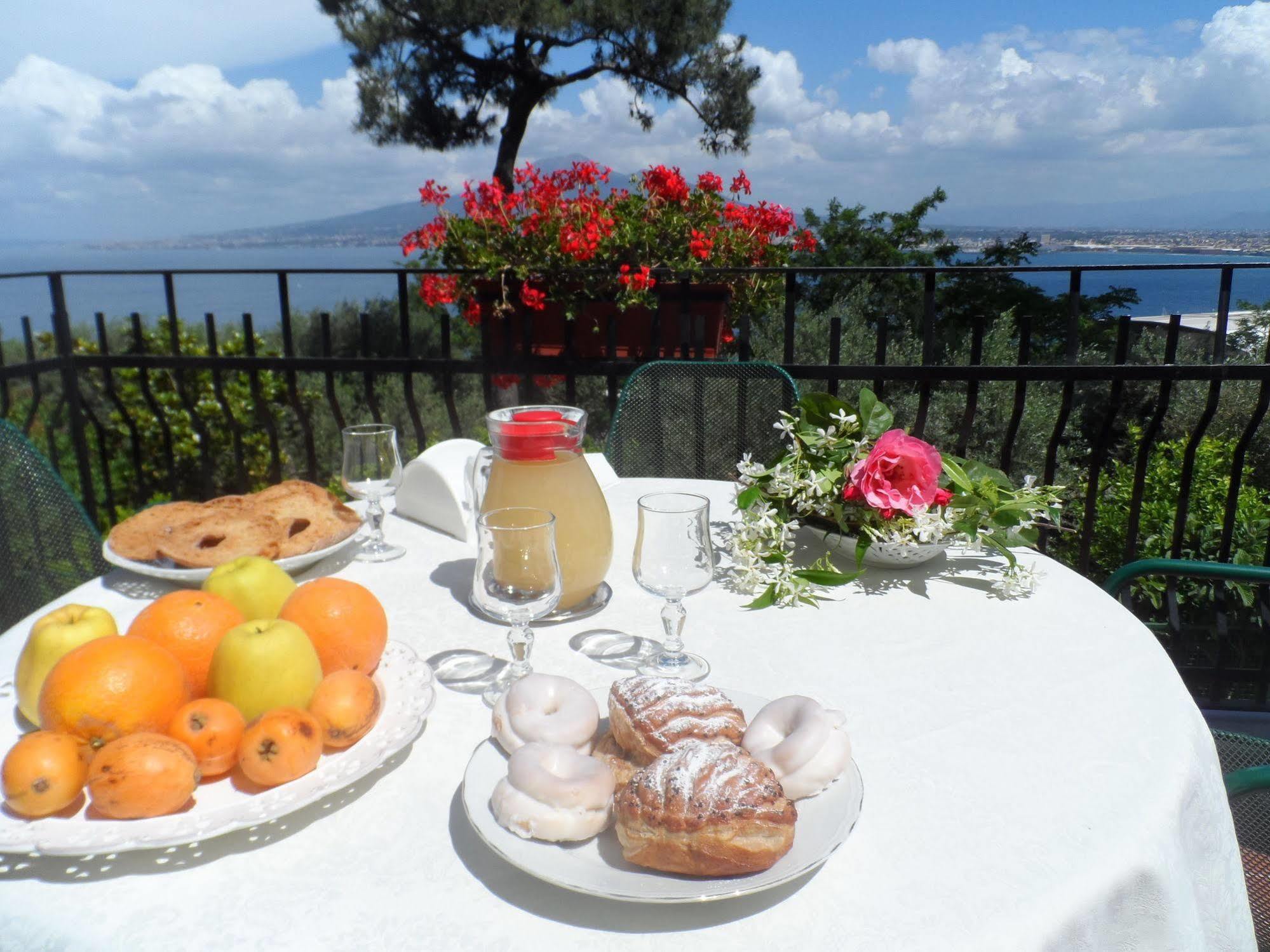 Ancelle Sorrento - Casa D'Accoglienza Hotel Castellammare di Stabia Eksteriør billede